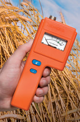 With a simple analog display and easy-to-use controls, the F-6 and F-6-30 are great for beginners, but accurate enough to meet the needs of experienced hay makers as well.